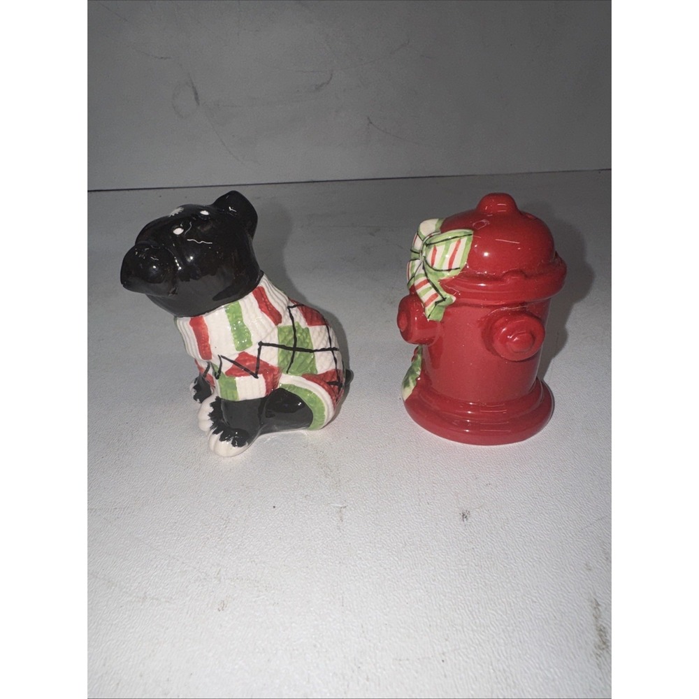 Salt And Pepper‎ Shaker. A Black And White Bulldog Wearing A Plaid Sweater. - Picture 4 of 5